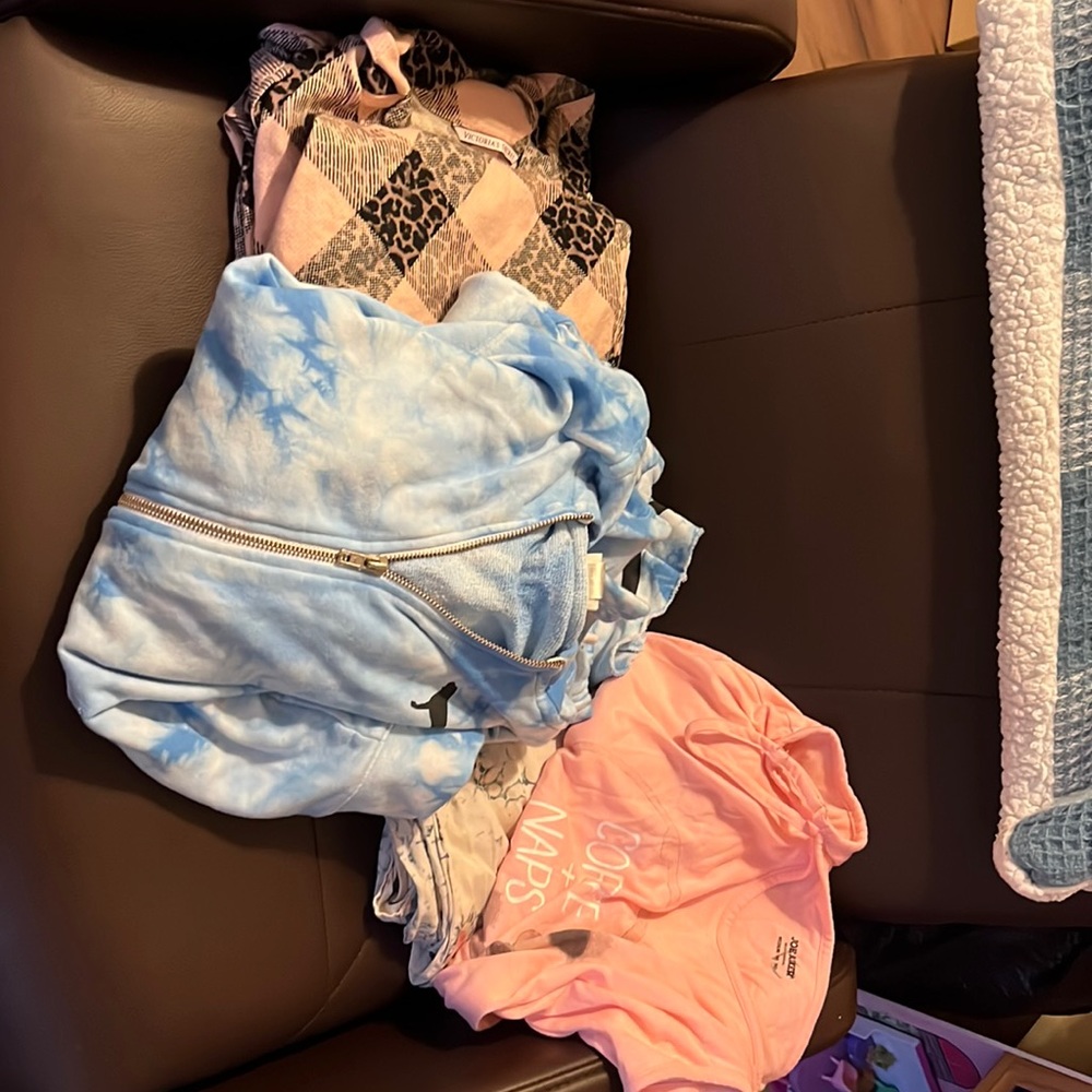 3 pj sets size medium. 2 sets Victoria secrets